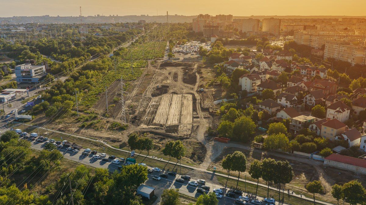Continuă lucrările de amenajare a parcării de captură din str. Vadul lui Vodă, sectorul Ciocana